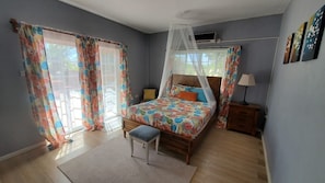 1 bedroom, iron/ironing board, free WiFi - The Island Experience- Melo Newly Listed!!! (Choiseul)