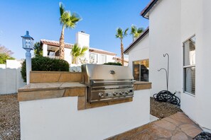 المنطقة المحيطة بالمنشأة