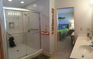 Combined shower/tub, hair dryer - 4bd Canal Front home with an Elevator, dock, fenced back yard, 2 master suites (Ocean Isle Beach)
