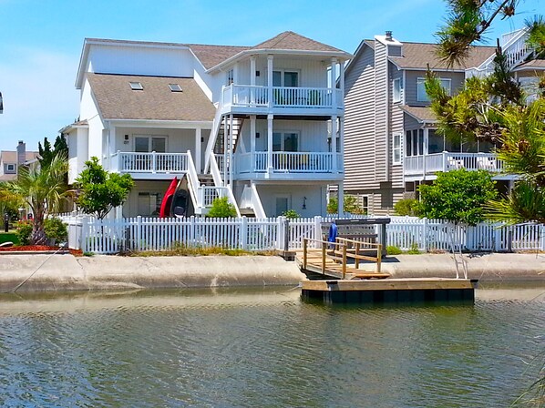 Exterior - 4bd Canal Front home with an Elevator, dock, fenced back yard, 2 master suites (Ocean Isle Beach)