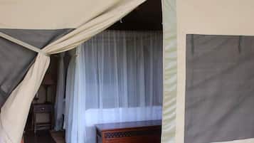 Colchones con efecto memoria, escritorio, wifi gratis y ropa de cama