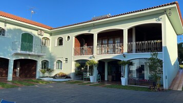 华丽双人房, 1 张特大床 | 露台