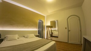 Kahden hengen deluxe-huone, 1 suuri parisänky | Egyptinpuuvillaiset lakanat, ylelliset vuodevaatteet