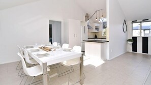 Dining - Moa Place-Spacious centrally located 4 bedroom house (Christchurch Central City)