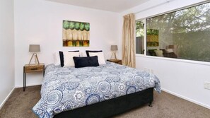 5 bedrooms, iron/ironing board, free WiFi, bed sheets - Moa Place-Spacious centrally located 4 bedroom house (Christchurch Central City)