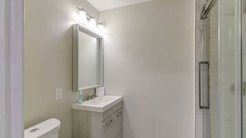 Ducha, secador de pelo, toallas