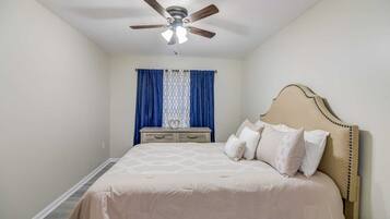 2 bedrooms, iron/ironing board, free WiFi, bed sheets