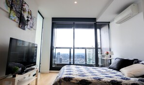 Blackout curtains, iron/ironing board, free WiFi, bed sheets - Stunning 2 Bedroom High Floor City View (Melbourne)