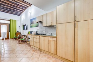 冷蔵庫、電子レンジ、コンロ、食器洗い機