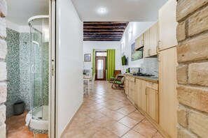 冷蔵庫、電子レンジ、コンロ、食器洗い機