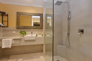 Dusche, Haartrockner, Handtücher