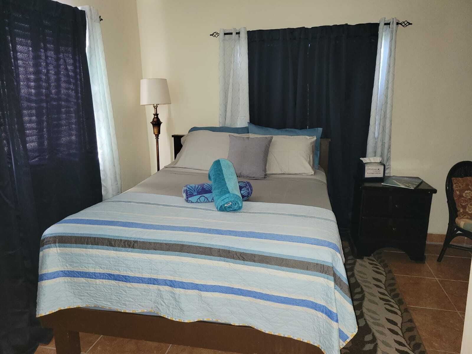 1 chambre, fer et planche à repasser, Wi-Fi, draps fournis