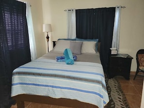 1 chambre, fer et planche à repasser, Wi-Fi, draps fournis