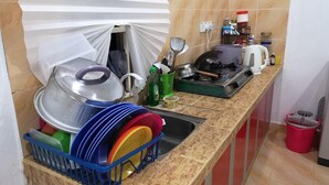 Standard Queen Room | Private kitchenette - Aulia Homestay (Langkawi)