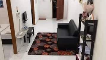 Standard Queen Room | Living room | Flat-screen TV