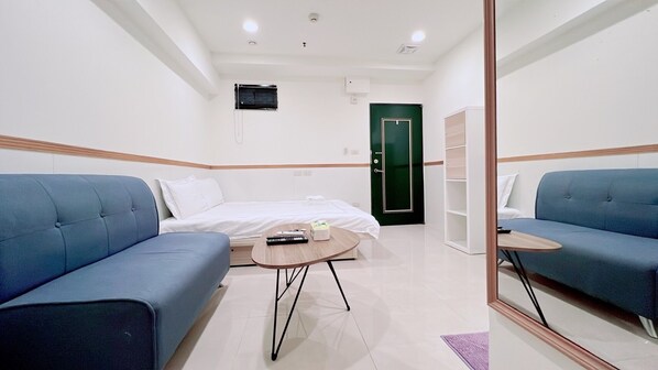 Blackout curtains, free WiFi, bed sheets