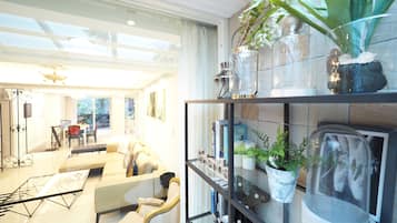 Comfort Apartment | 3 bedrooms, blackout drapes, free WiFi, bed sheets