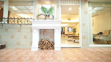 Comfort Apartment | 3 bedrooms, blackout drapes, free WiFi, bed sheets