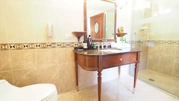 Triple Room (704) | Bathroom sink