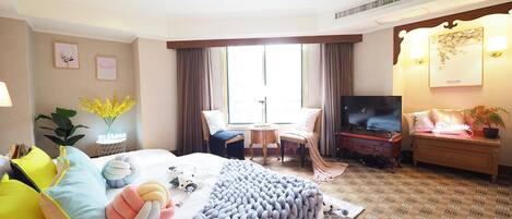 Habitació triple (704) | Escriptori, cortines opaques, wifi gratuïta i roba de llit