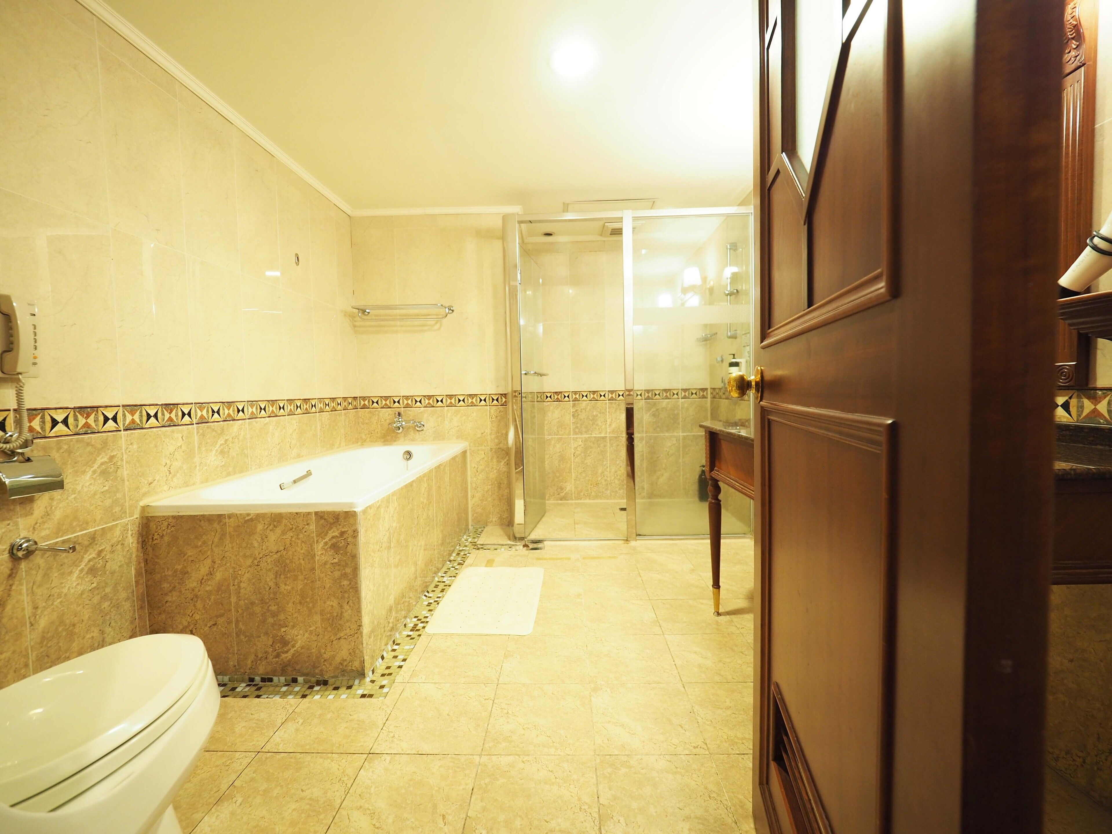 Room (711) | Bathroom | Shower, hair dryer, slippers, towels