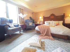 Quarto casal (707) | Escrivaninha, cortinas blackout, Wi-Fi de cortesia, roupa de cama