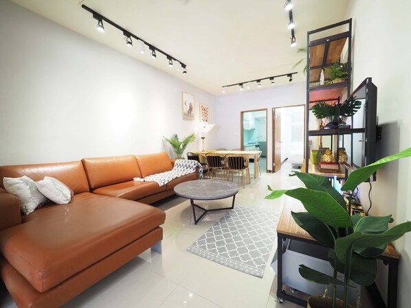 Business Apartment | Blackout drapes, free WiFi, bed sheets - Yongchun MRT Station (Taipei)