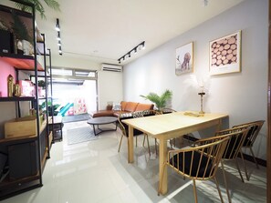 Property entrance - Yongchun MRT Station (Taipei)