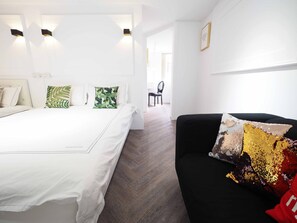 Club Apartment | Blackout drapes, free WiFi, bed sheets - Yongchun MRT Station (Taipei)