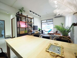 Business Apartment | Living area | Flat-screen TV - Yongchun MRT Station (Taipei)