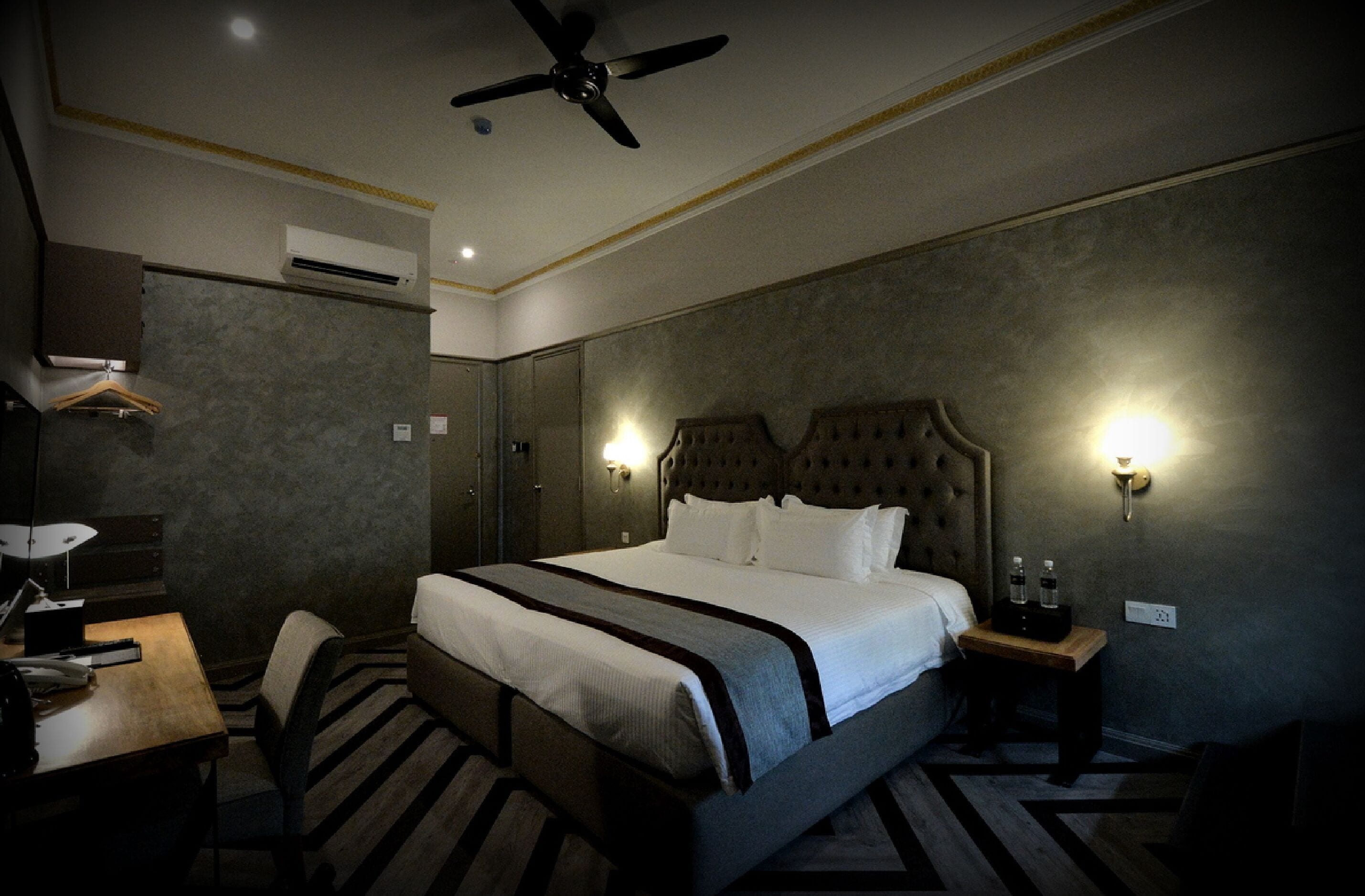 Premier King with Balcony