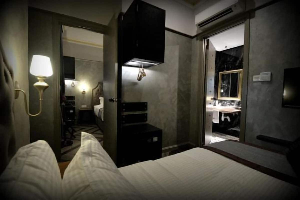 Egyptian cotton sheets, premium bedding, down comforters, desk