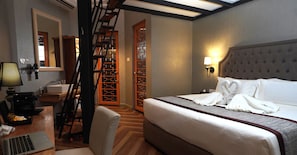 Mozart Loft | Két bảo mật tại phòng, bàn, khu vực làm việc phù hợp cho laptop 