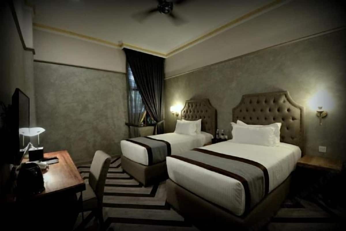 Egyptian cotton sheets, premium bedding, down comforters, desk