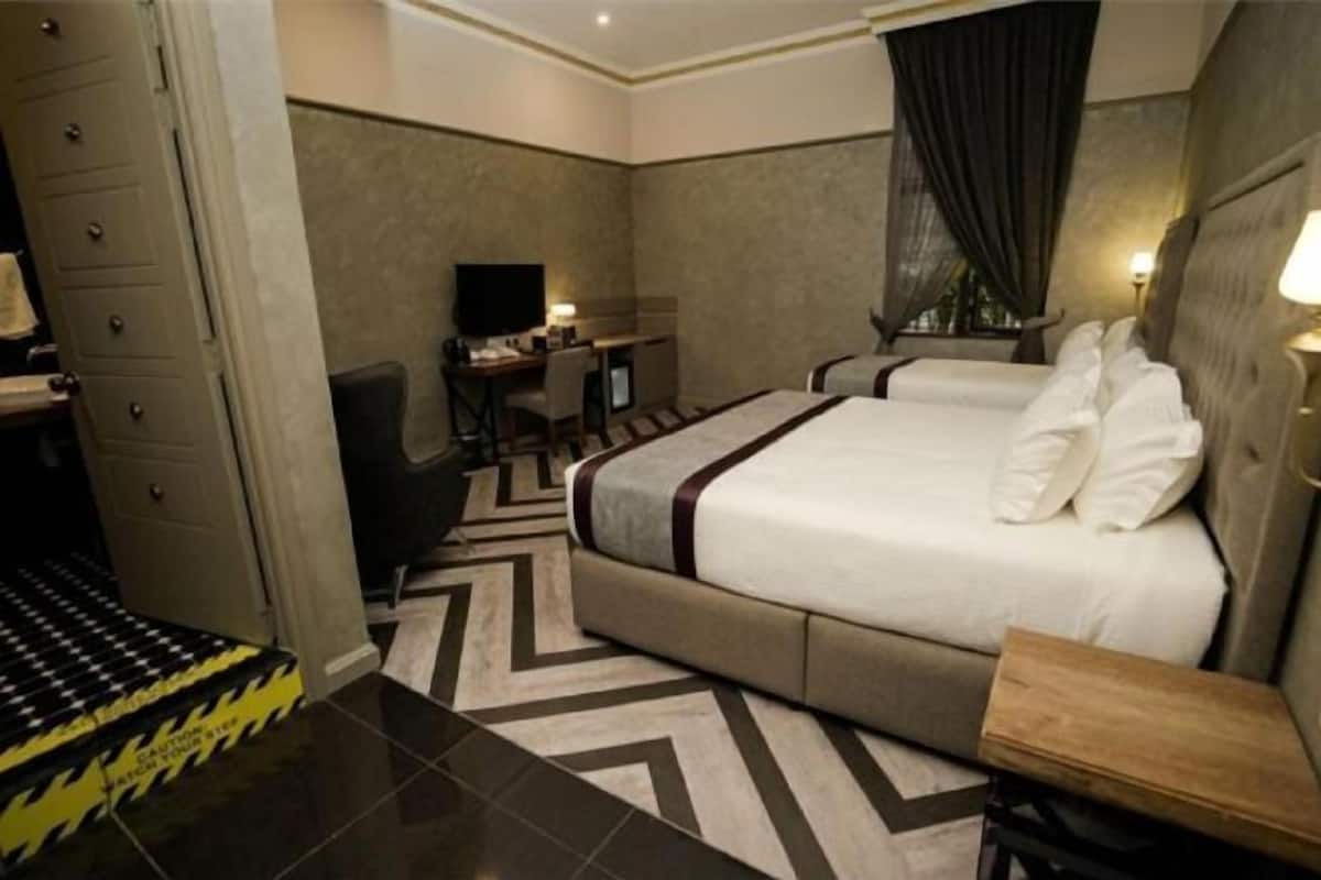 Egyptian cotton sheets, premium bedding, down comforters, desk