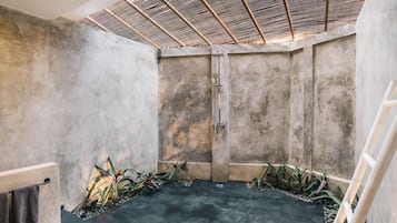 Kamar Double Superior, teras | Shower kamar mandi