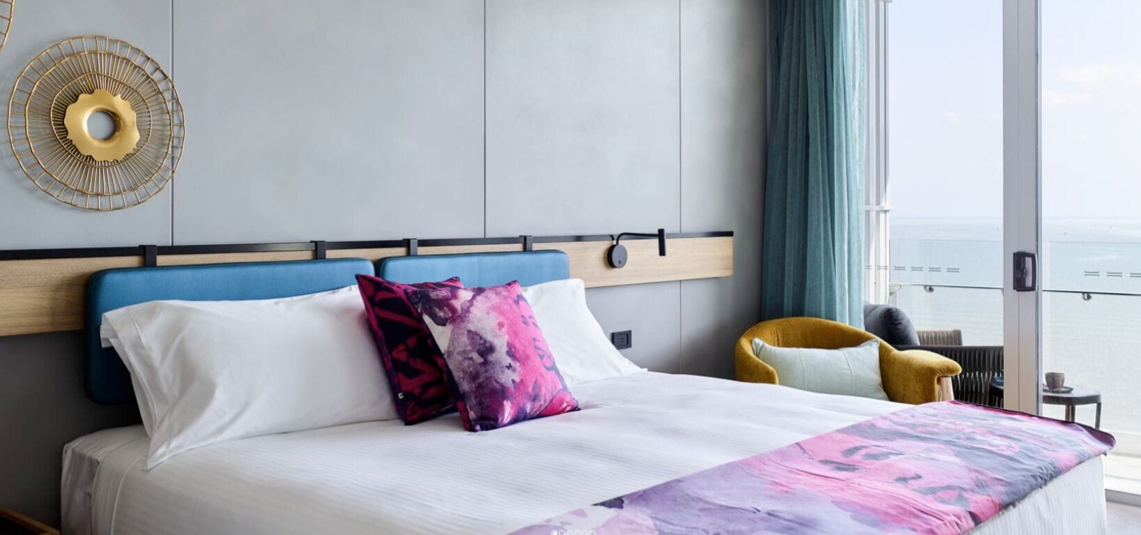 Ropa de cama de alta calidad y minibar 