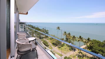 Sea Suite Two Bedrooms | Premium bedding, minibar, in-room safe, desk