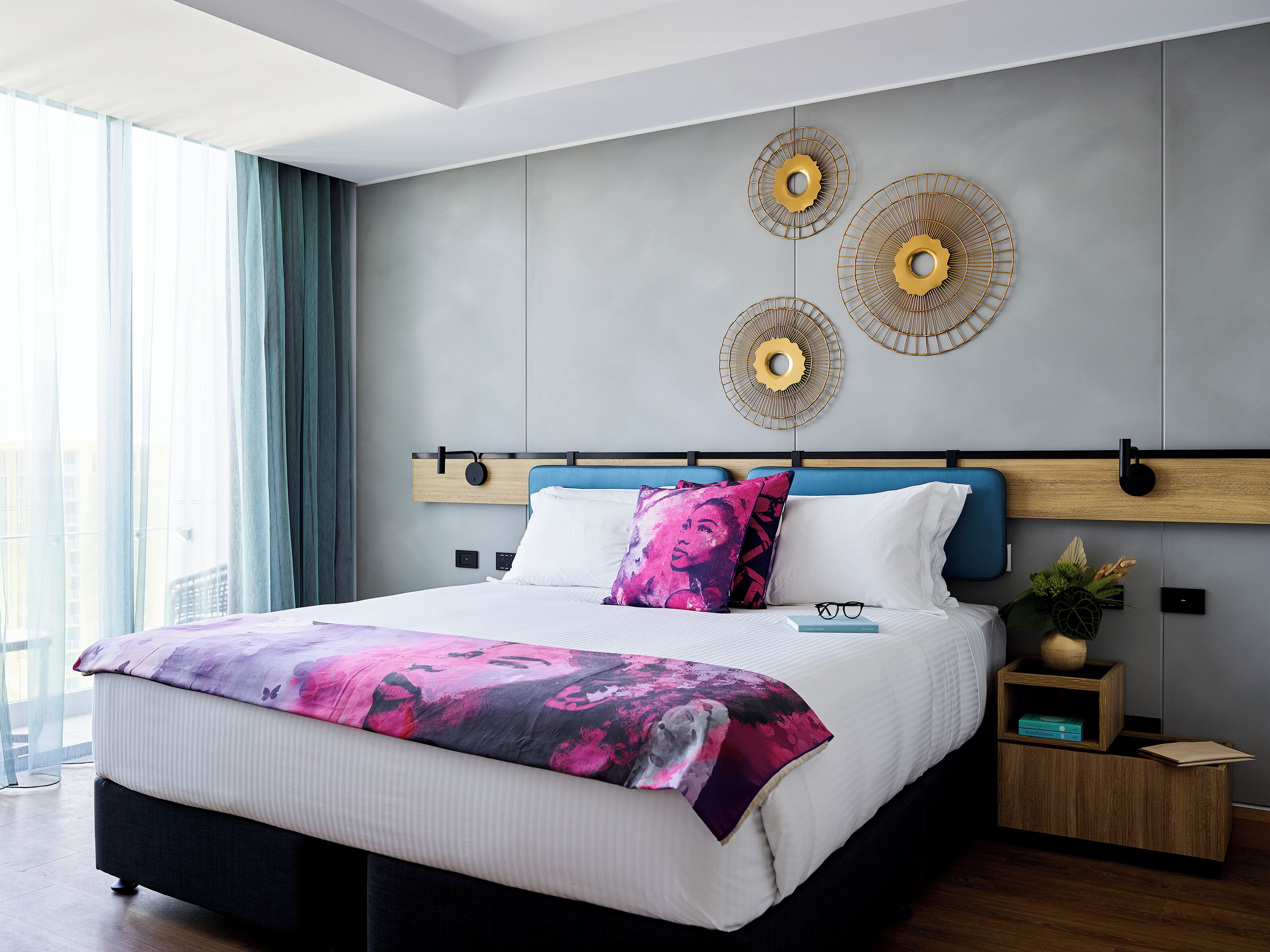 客房 (Urban King) | 高档床上用品、迷你吧、客房内保险箱、办公桌