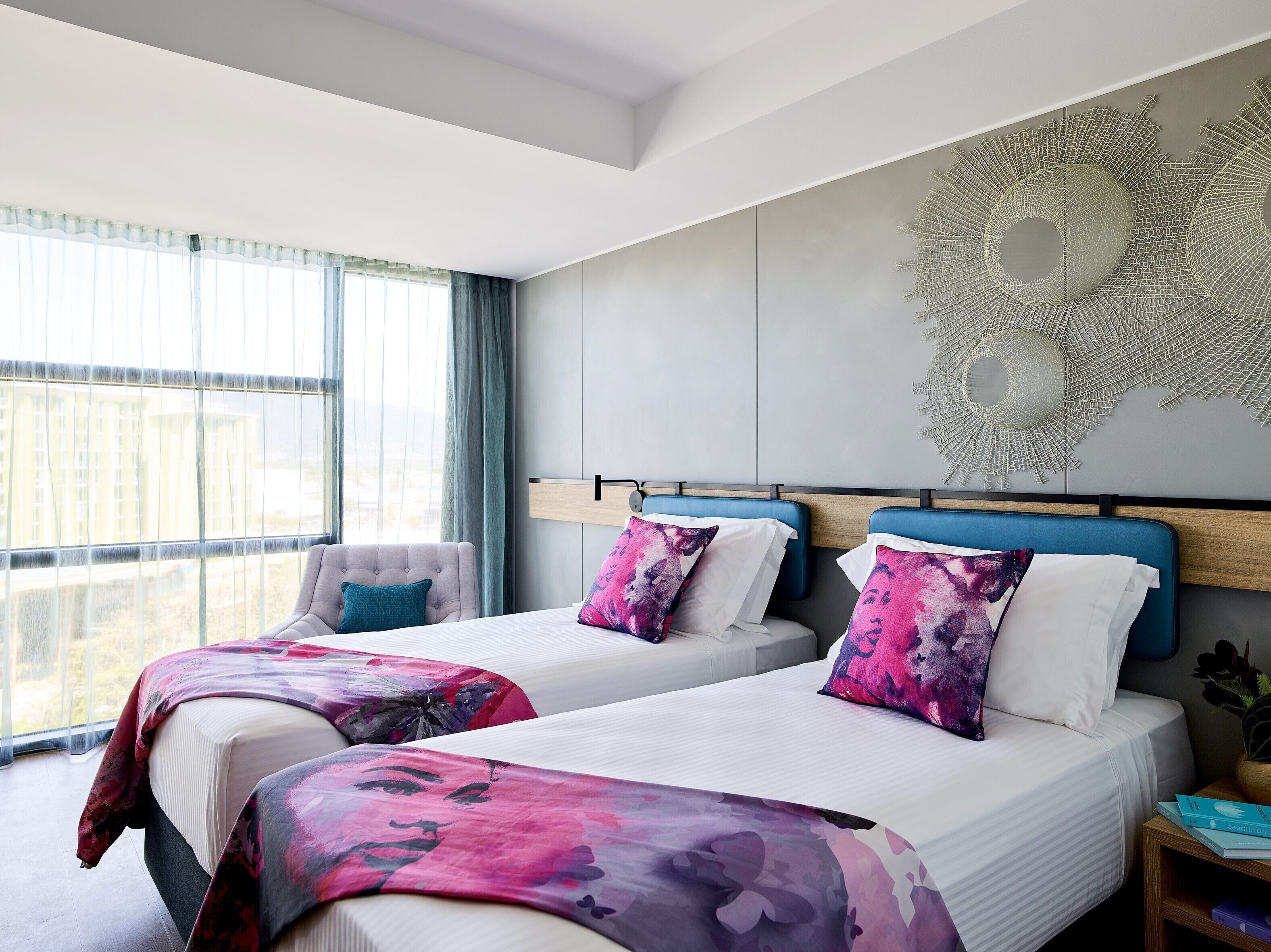 Urban Twin | Premium bedding, minibar, in-room safe, desk