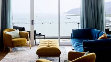 Flynn Suite | Living area | 55-inch Smart TV with digital channels, TV, Netflix