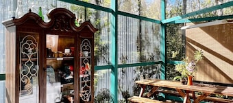 Centrally Located Explorers Hale