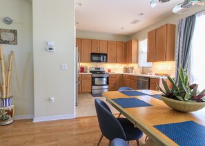 Dining - Family friendly Private Home on a small lake (Sarasota)