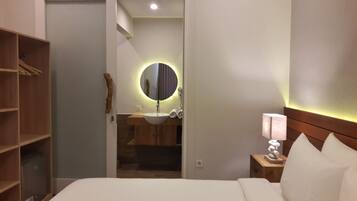 Deluxe Double Room | Peti besi dalam bilik, meja, Wi-fi percuma, cadar katil