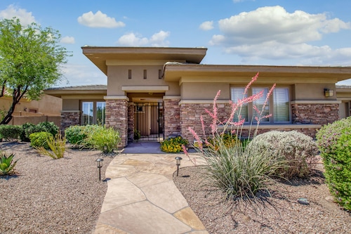Beautiful 3 bedroom home in a private community in Estrella Mountain Ranch
