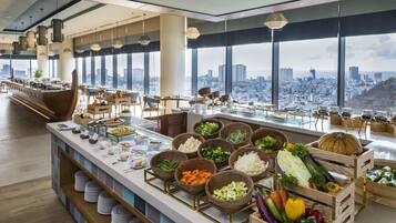 Daily buffet breakfast (VND 290000 per person)