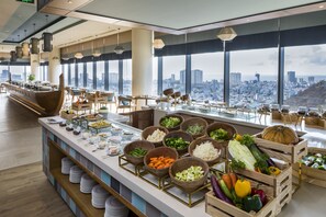 Petit déjeuner buffet (290000 VND par personne)