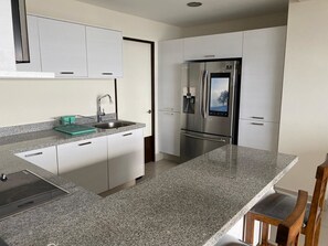 Fridge, microwave, oven, stovetop - BEAUTIFUL LUXURY CONDO OCEAN FRONT, BEST PLACE IN MANZANILLO! VISIT BEST PLACE! (Manzanillo)