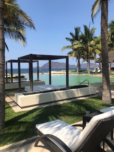 KAUNISTA LUXURY CONDO OCHEAN ETU, PARAS PAIKKA MANZANILLOSSA! Vieraile parhaassa paikassa!