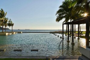 Piscina all'aperto, una piscina riscaldata
